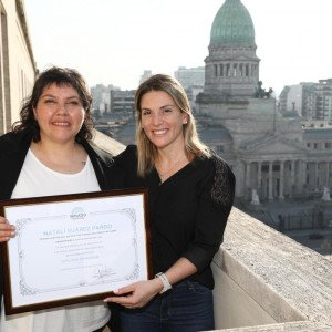 La senadora González Riollo distinguió a Natali Suárez Pardo