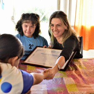 Gabriela González Riollo distinguió a Ana Luz Garciarena Moll